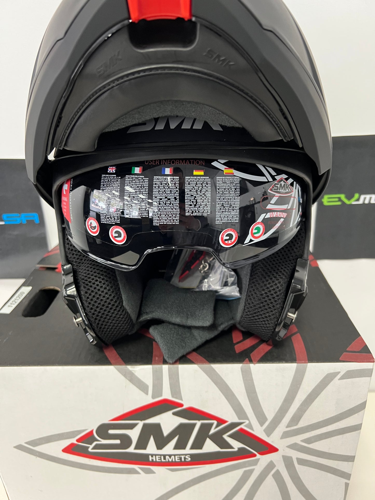 SMK Gullwing Motorcycle Modular Helmet (MA200) Matt Black