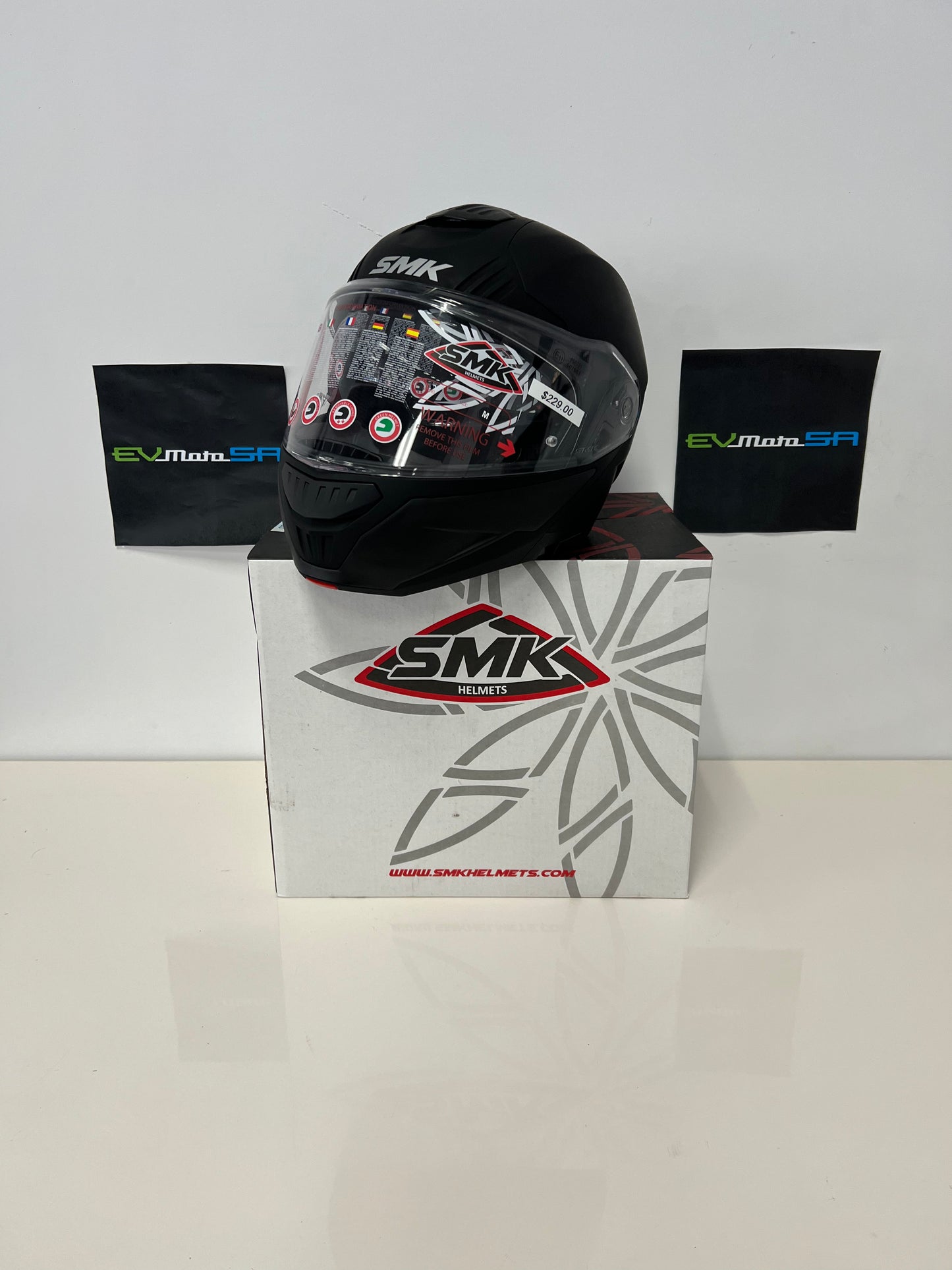 SMK Gullwing Motorcycle Modular Helmet (MA200) Matt Black