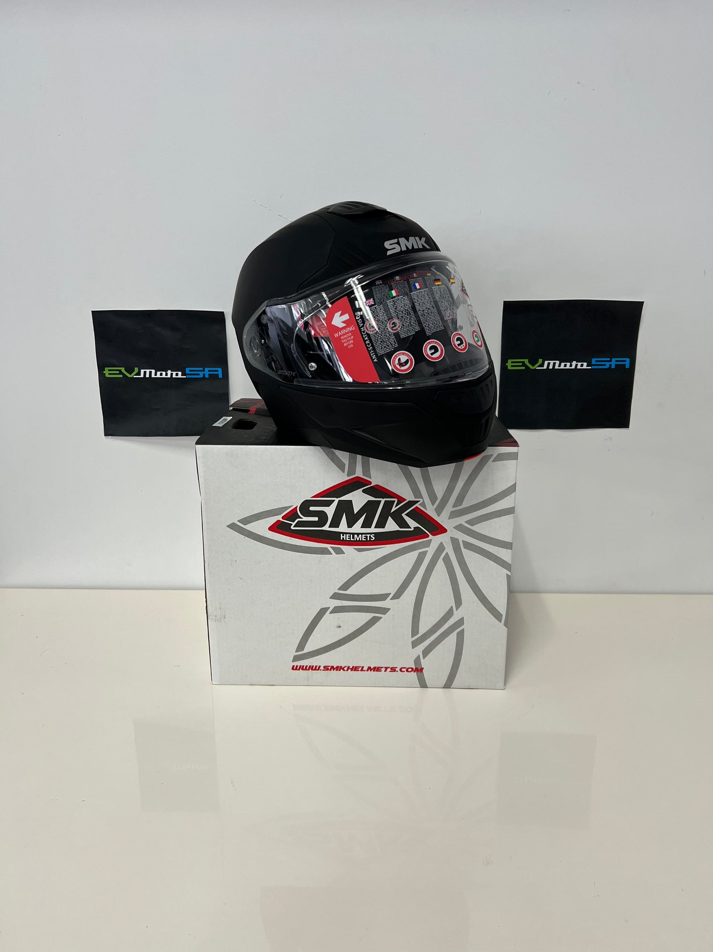 SMK Gullwing Motorcycle Modular Helmet (MA200) Matt Black