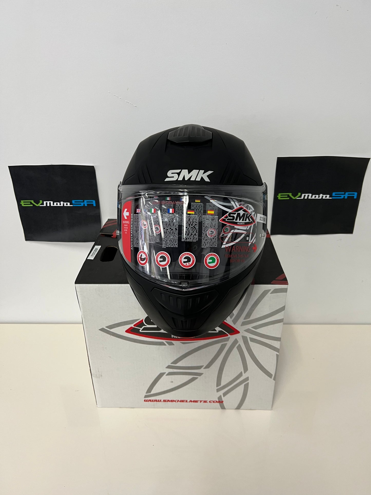 SMK Gullwing Motorcycle Modular Helmet (MA200) Matt Black